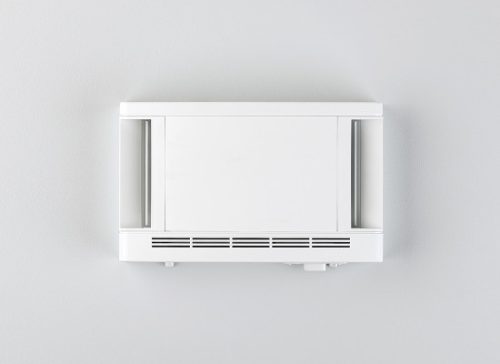 Aereco EFT 125 Önszabályozó, növelt léghozamú falátvezetéses légbevezető 89 m3/h (10 Pa), 178 m3/h (40 Pa), Ø125 mm ,fehér, szettben külső oldali esővédővel együtt