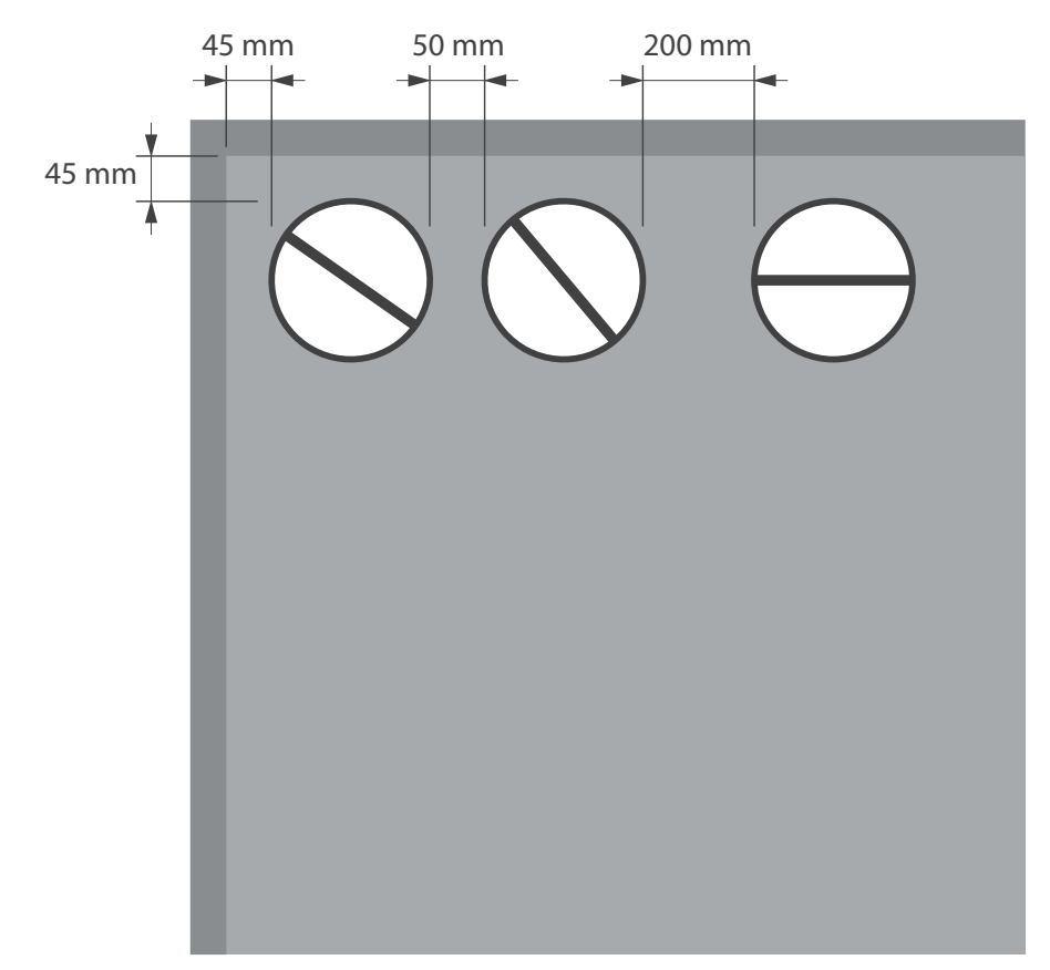 Kis távolságú beépítés: két csappantyú egymás mellett 50 mm-re, a faltól és a födémtől 45 mm-re, a harmadik 200 mm-re (gyári ábra)