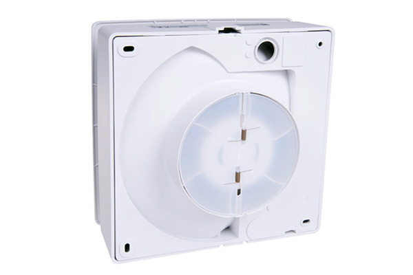 Egy mozdulattal letörölt ventilátor felülete